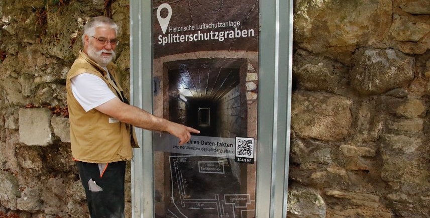 Bild: Michael Garke wird am Tag des offenen Denkmals den Splitterschutzgraben in der Altstadt zum ersten Mal f&uuml;r die Allgemeinheit &ouml;ffnen