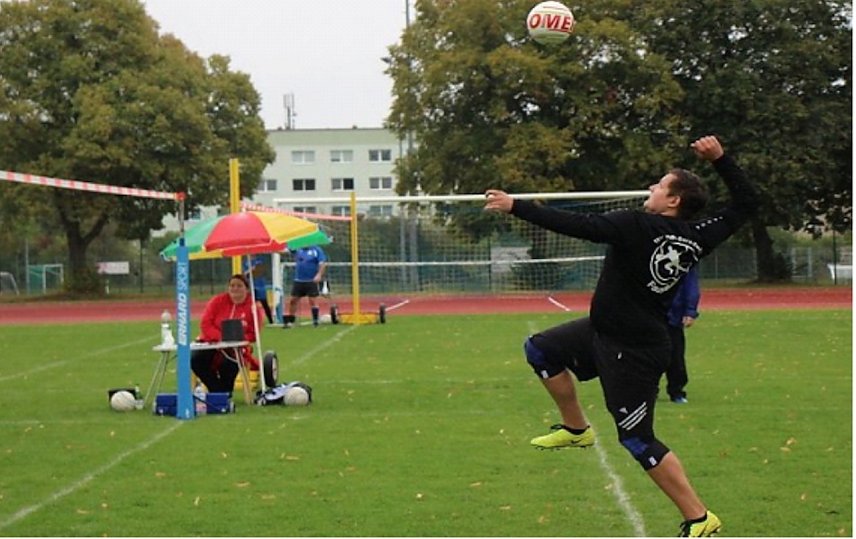 Bild: Faustball, ein Sport f&uuml;r die ganze Familie