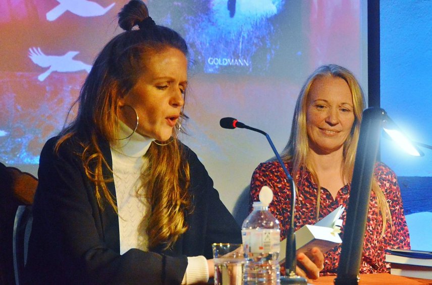Bild: Julia Nachtmann (li.) und Joan Deakin gestern Abend im Tabakspeicher