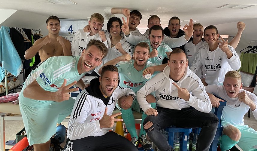 Bild: Ein gewohntes Bild bisher in dieser Saison: Feiernde Preu&szlig;en in ihrer Kabine
