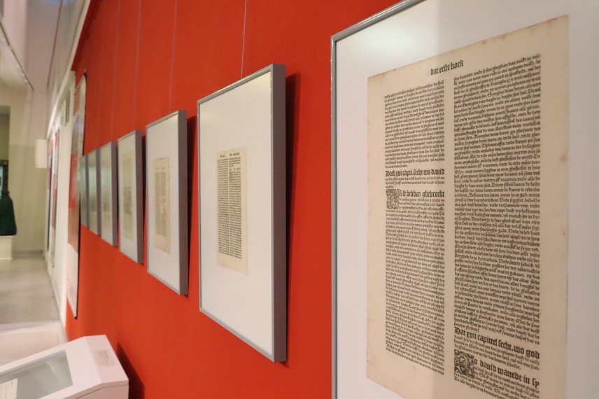 Bild: Bibelausstellung in der Flohburg