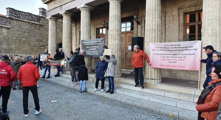 Bild: Am 3. Oktober 2022 auf dem Sondersh&auml;user Marktplatz
