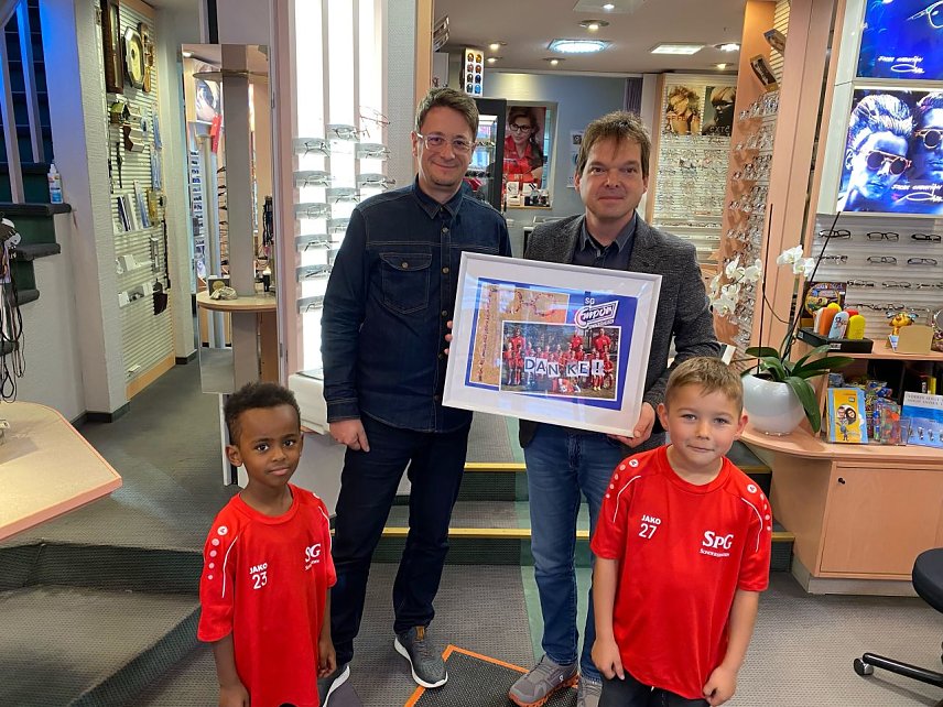 Bild: SG Empor bedankt sich bei seinem Sponsor