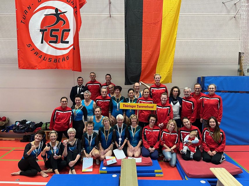 Bild: Th&uuml;ringer Delegation beim Deutschlandpokal der Ger&auml;teturner