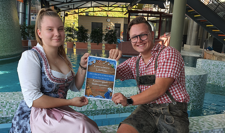 Bild: Elli und Anton l&auml;uten die "Oktoberfestwochen" im Badehaus ein