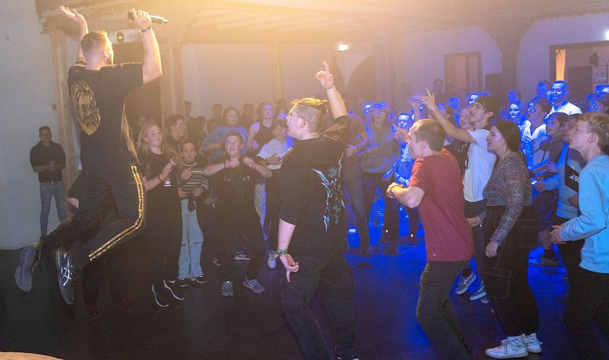 Bild: Party in der Jugendkirche
