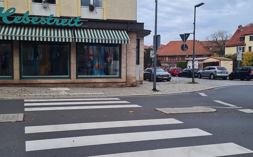 Bild: Zebrastreifen wurden nachgezeichnet