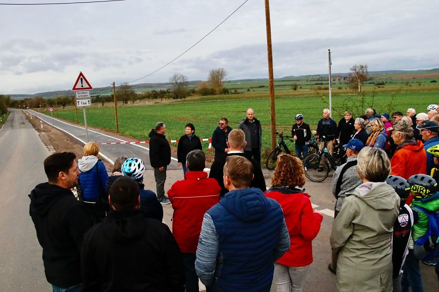 Bild: Das Interesse am Radweg war zur heutigen &Uuml;bergabe gro&szlig;