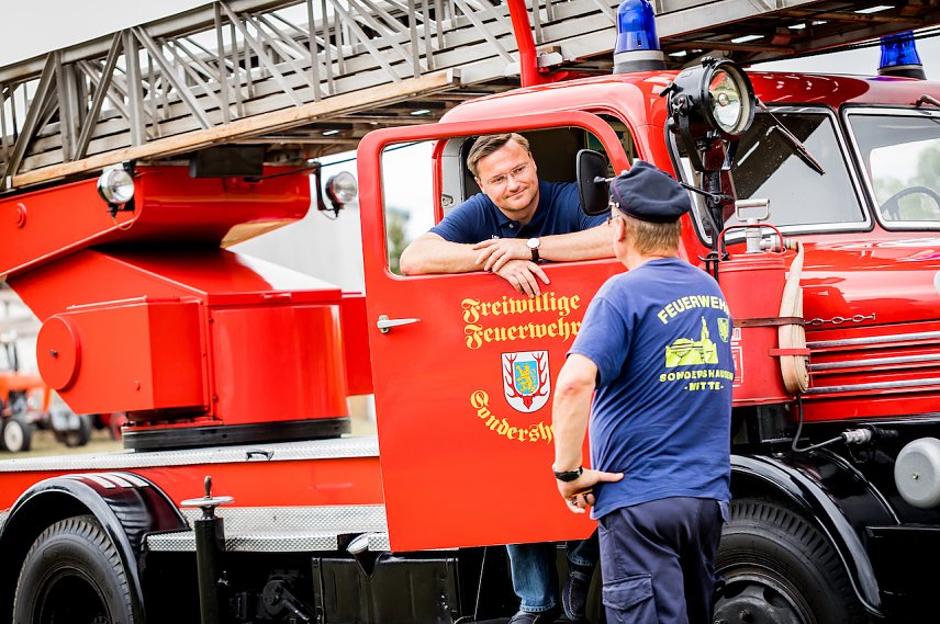 Bild: CDU-Antrag zur St&auml;rkung  der Feuerwehren. Foto (links) Stefan Schard fordert: Die Kameradinnen und Kameraden brauchen mehr Unterst&uuml;tzung vom Land