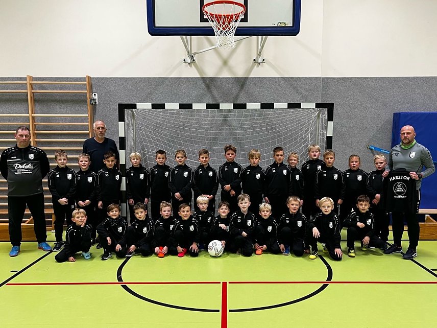 Bild: Neue Trainingsanz&uuml;ge f&uuml;r die F-Jugend