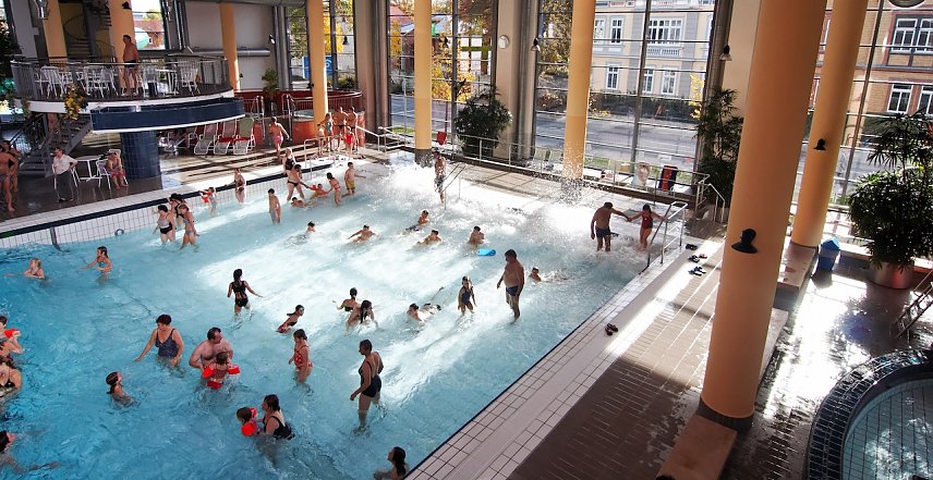 Bild: Das Wellenbecken im Lindenb&uuml;hl