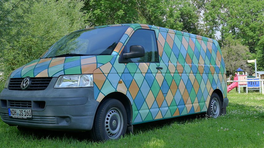 Bild: Das Pinguin-Mobil des JugendSozialWerkes