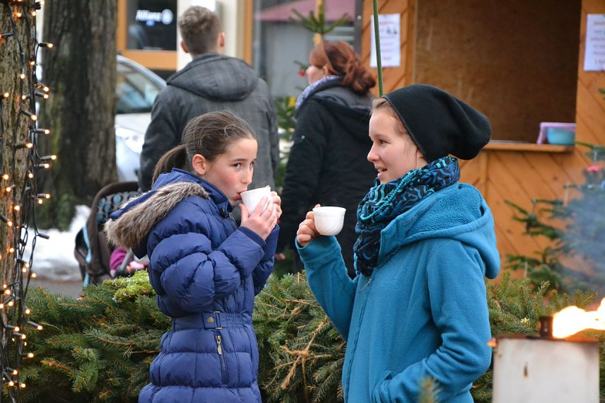 Bild: Auf dem Blasii-Kirchplatz freut man sich auf den Advent