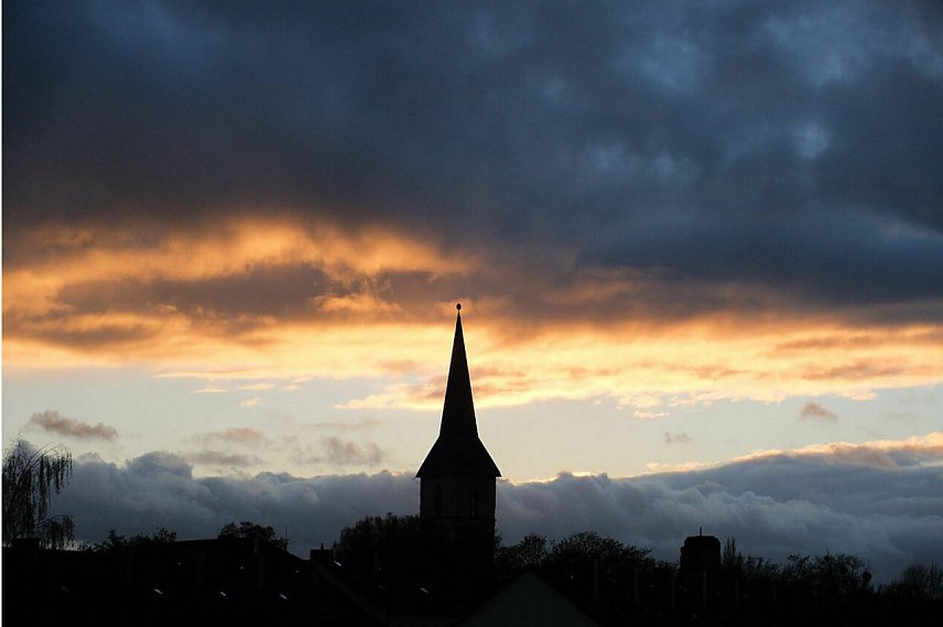 Bild: Abendstimmung &uuml;ber dem Petersberg in Nordhausen