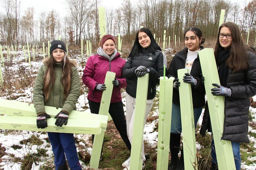 Bild: Trotz frostiger Temperaturen hatten die Sch&uuml;lerinnen und Sch&uuml;ler heute offensichtlich Freude an der Arbeit