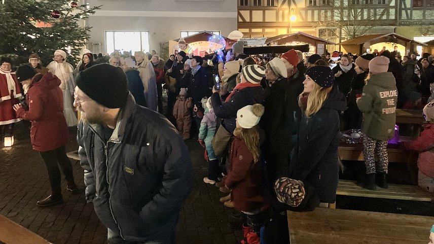 Bild: Gewusel auf dem Bad Langensalzaer Weihnachtsmarkt