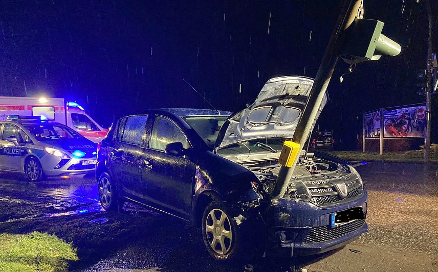 Bild: Unfall am Hellweg Baumarkt