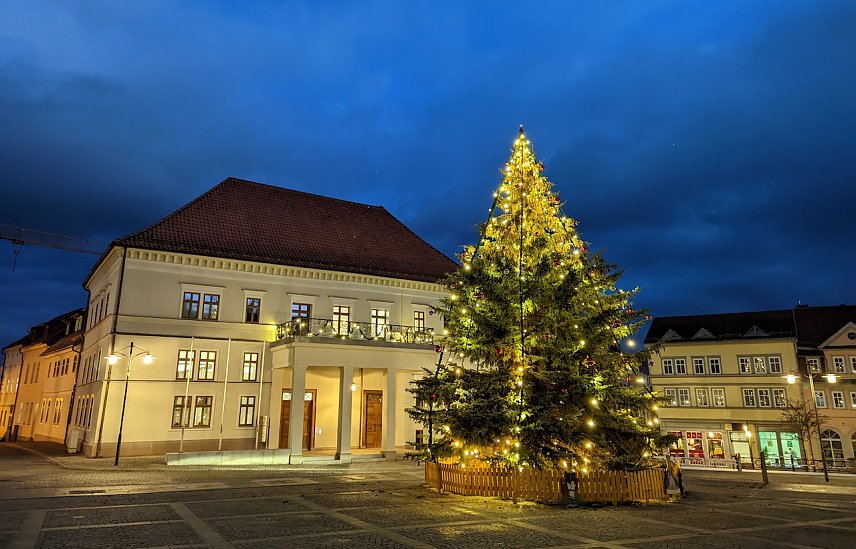 Bild: Sondersh&auml;user Marktplatz in weihnachtlichem Glanz