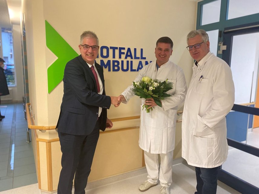 Bild: Dr.Gregor Bett (Gesch&auml;ftsf&uuml;hrer), Dusan Trifunovic (Chefarzt Notfallambulanz), Dr. Uwe Schotte (&Auml;rztlicher Direktor)