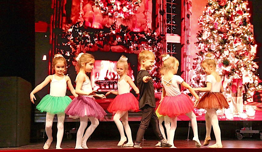 Bild: Weihnachtsballett mit den Eleven des Tanzstudios Radeva