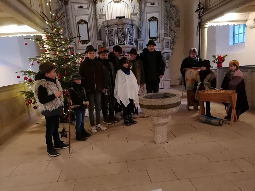Bild: Krippenspiel in der St. Georg Kirche