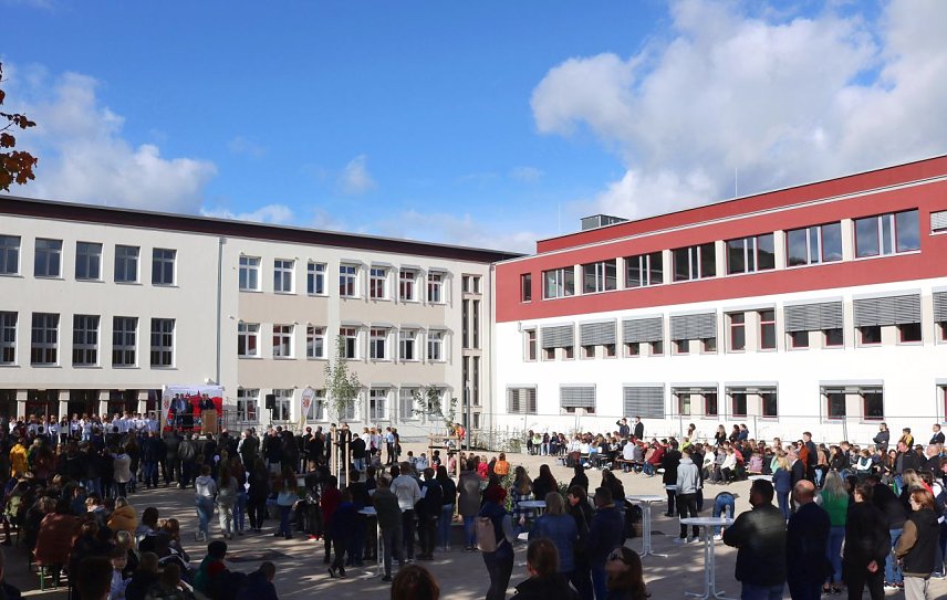 Bild: Gro&szlig;e Feier zum Abschluss - die Sanierung des Schillergymnasium in Bleicherode wurde nach vielen Jahren Arbeit beendet