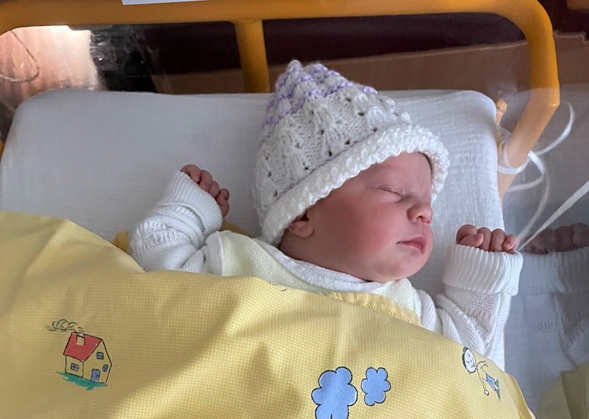 Bild: Die kleine Mia ist das erste Baby, das im Jahr 2023 in der Helios Klinik Sangerhausen geboren wurde