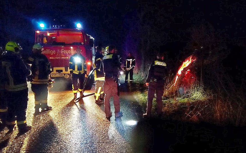 Bild: Polizei und Feuerwehr gehen von einer erneuten Brandstiftung aus