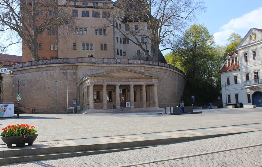 Bild: Marktplatz in  Sondershausen mit Blick auf das Schloss