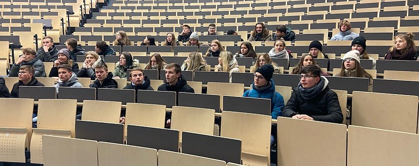 Bild: Die Klasse 11 war an der Uni in G&ouml;ttingen