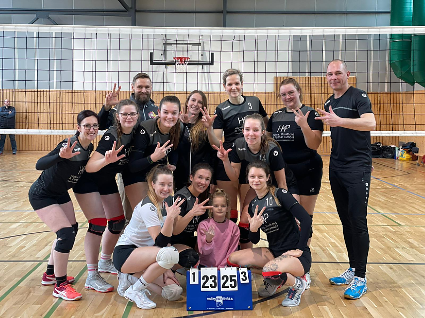 Bild: Die Bleicher&ouml;der Volleyballerinnen kamen mit drei Punkten nach Hause