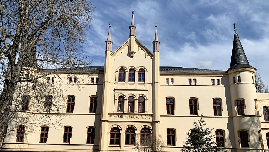 Bild: Das Landratsamt in der Grimmelallee