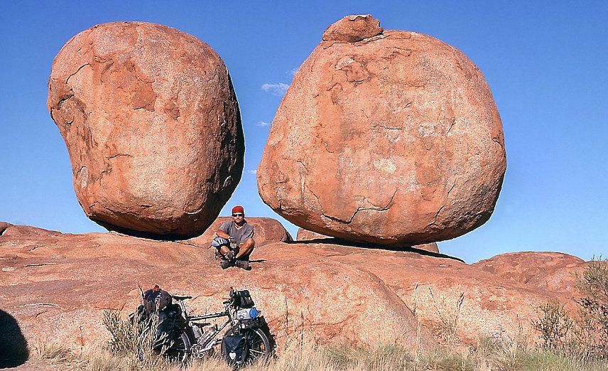 Bild: In den australischen Outbacks bei Devil's Marbles
