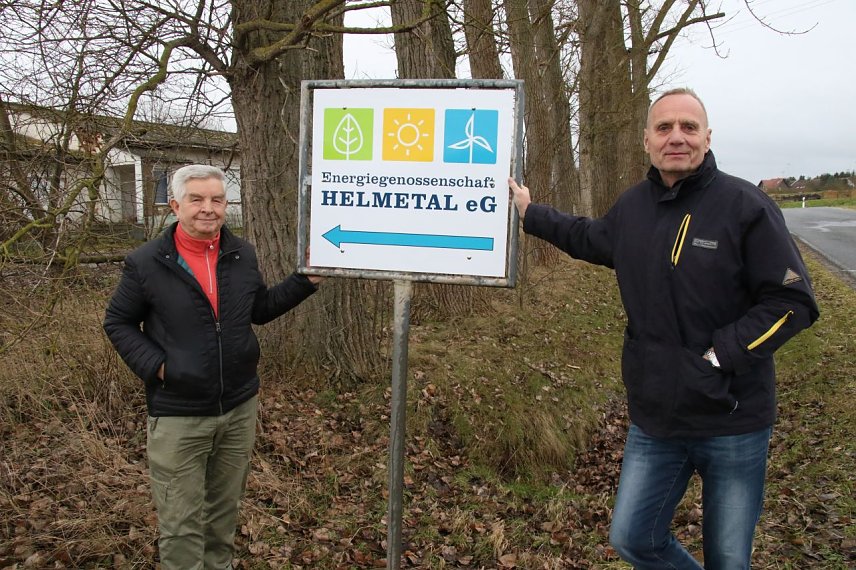 Bild: v.l.: Claus M&uuml;ller und Hans-J&uuml;rgen Weidt am neuen Stammsitz der Genossenschaft am Rande von Gro&szlig;wechsungen