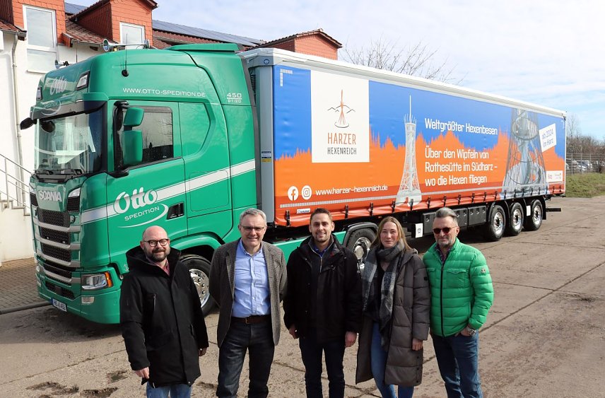 Bild: vl.: Michael Mohr, Gunnar Reuter, Marcus Otto, Gina Winkler, Hans-Dieter Otto