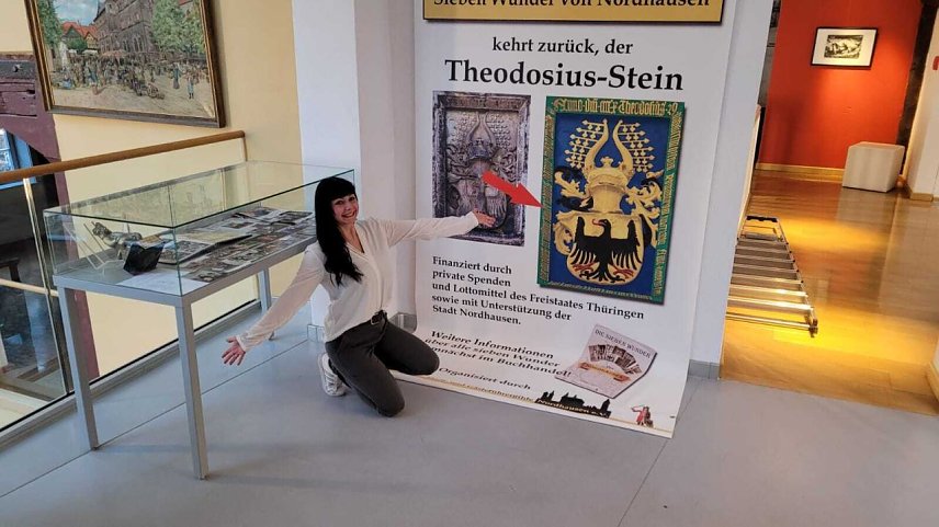 Bild: Wissenschaftliche Volont&auml;rin Jessica-Sophie M&uuml;ller in der Vereinsecke