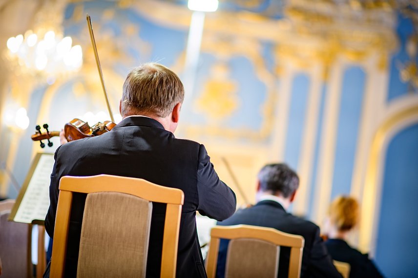 Bild: Loh Orchester im Blauen Saal in Sondersh&auml;user Schloss