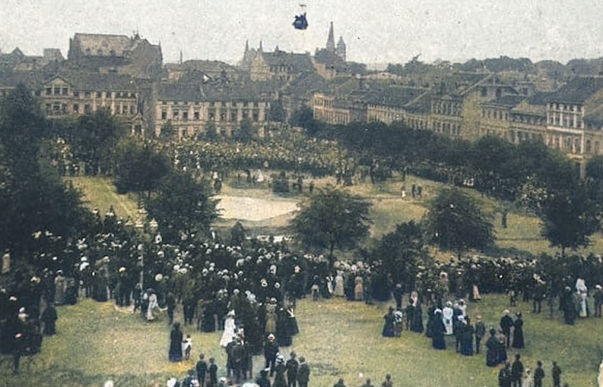 Bild: Blick auf den August-Bebel-Platz 1909