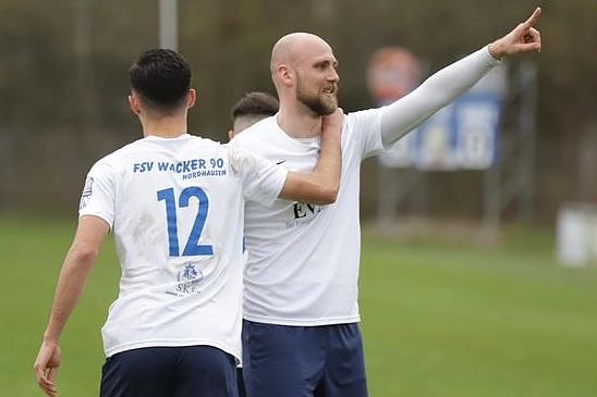 Bild: Felix Schwerdt feiert seinen Treffer zum 2:0