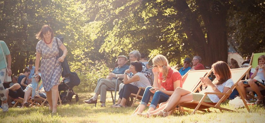 Bild: Im Sommer 2019 konnte man beim ersten Sommersfest im Stadtpark die Seele baumeln lassen, dieses Jahr soll das "Parknick" hierher zur&uuml;ckkehren