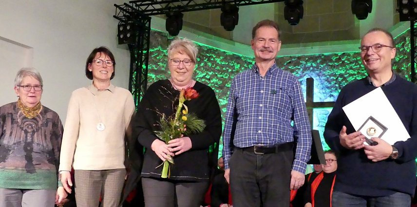 Bild: Die Vertreter des Ellricher Kirchenwanderweges nahmen ihren Justus Jonas Preis 2022 entgegen