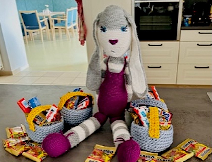 Bild: Hase Novi besuchte am Ostermontag die Tagespflege Barbarossagarten