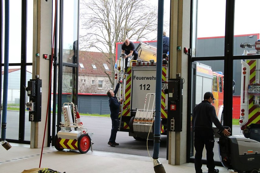 Bild: Mitte M&auml;rz ist die Berufsfeuerwehr eingezogen und ist laut Feuerwehrchef Schnik&ouml;th nahezu wunschlos gl&uuml;cklich