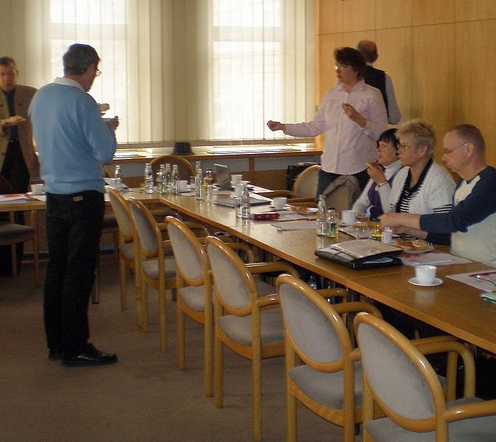 Bild: Diskussion auch in den Pausen