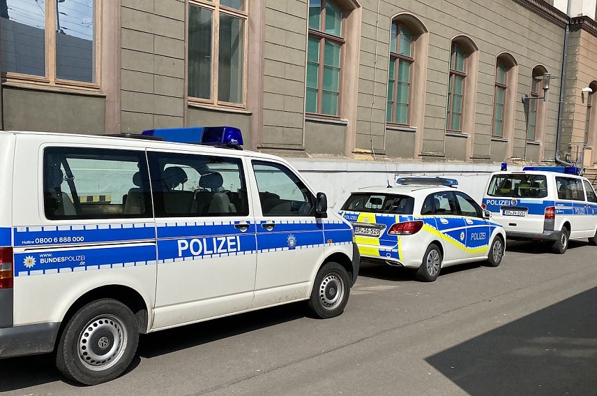 Bild: Ganz so viel Polizei war gestern in M&uuml;hlhausen nicht im Einsatz. Die ist nur ein Symbolbild