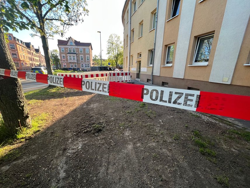 Bild: Polizeiabsperrung an der Ecke Leimbacher Stra&szlig;e - Wilhelm Neblung Stra&szlig;e