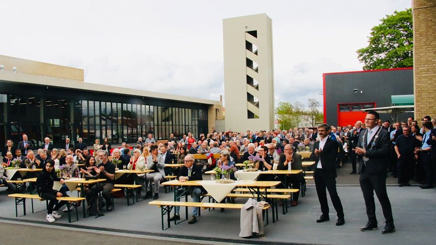 Bild: Jahresempfang von Stadt und Hochschule auf dem Hof der neuen Feuerwache