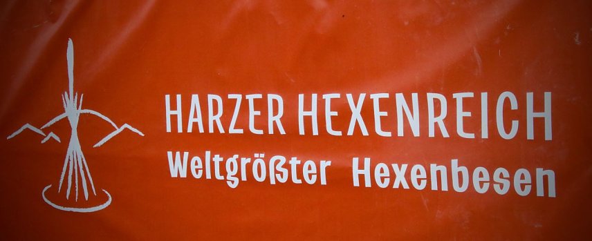 Bild: Vom Harzer Hexenreich ist noch nicht viel zu sehen, doch das soll sich bald &auml;ndern denn gestern wurde der Grundstein f&uuml;r das Gro&szlig;projekt gelegt
