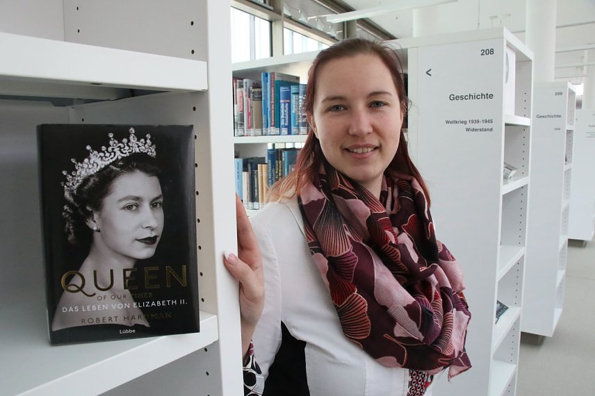 Bild: In der Bibliothek z&auml;hlt der &Uuml;berblick, privat stehen Biographien und Fantasy hoch im Kurs