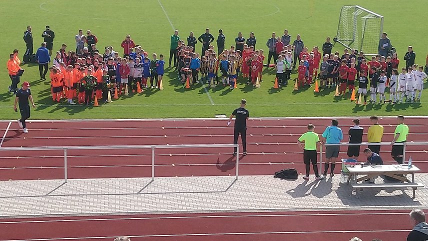 Bild: Fu&szlig;ballturnier im Stadion der Freundschaft